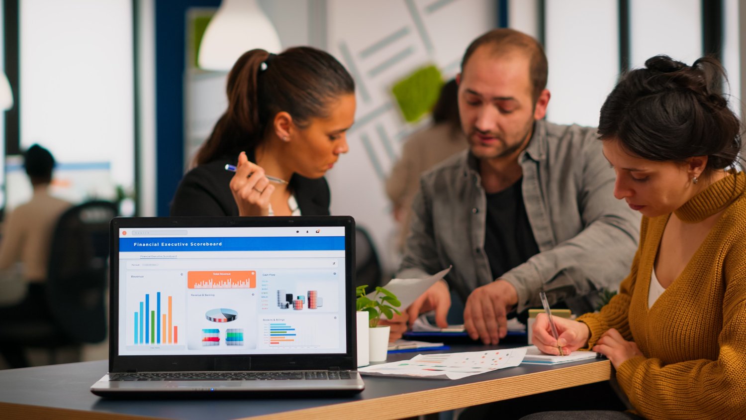 seo-lead-generation-strategy-team-meeting